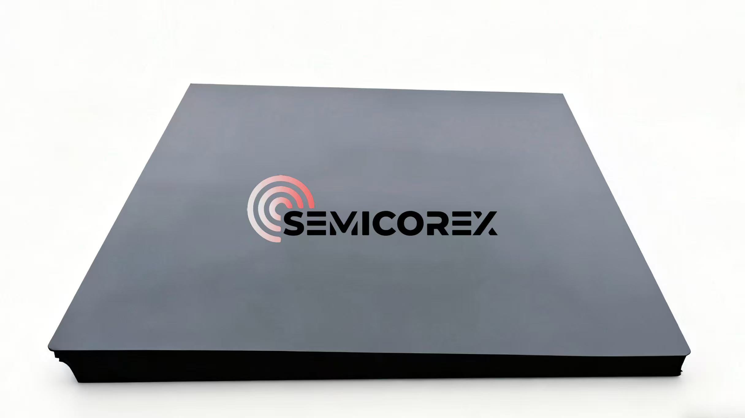 Care sunt caracteristicile ceramicii cu alumină neagră